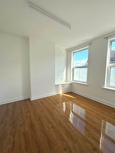 2 Bedroom Flat To Rent In Woodthorpe Road, Ashford, TW15