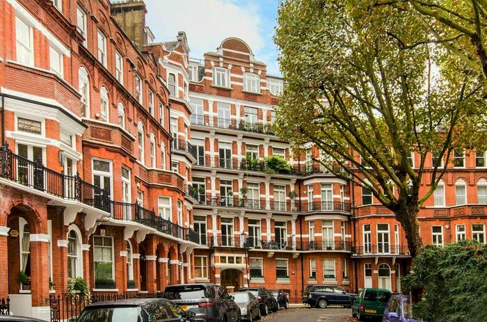 2 Bedroom Flat To Rent In Barkston Gardens, South Kensington, London, SW5