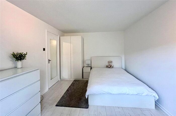 Semi-Detached House To Rent In Apeldoorn Drive, Wallington, SM6