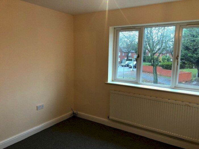 2 Bedroom Semi-Detached House To Rent In Waverley Ave, Balby, Doncaster, DN4