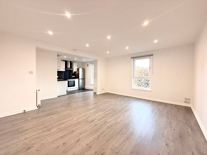 2 Bedroom Flat To Rent In Maukinfauld Road, Glasgow, G32