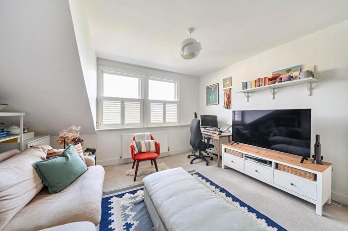 2 Bedroom Flat For Sale In Portland Rise, London, N4