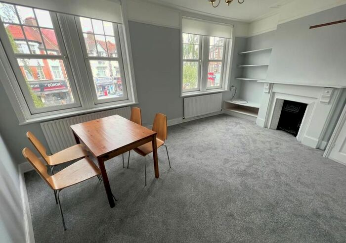 2 Bedroom Flat To Rent In Long Lane, Finchley, N3