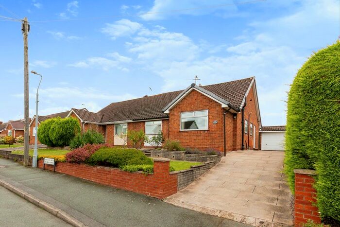 3 Bedroom Bungalow For Sale In Cherry Hill Drive, Wrexham, LL12