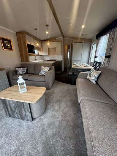 2 Bedroom Park Home For Sale In Warners Lane, Selsey, Chichester, PO20