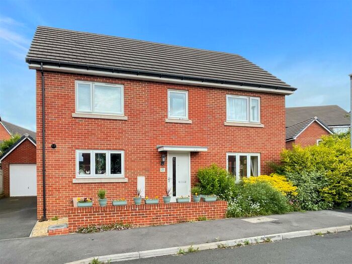 4 Bedroom Detached House For Sale In Gray Street, Longhedge, Salisbury, SP4