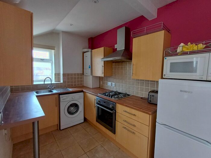 2 Bedroom Flat To Rent In Chatterton Road, Bromley, BR2