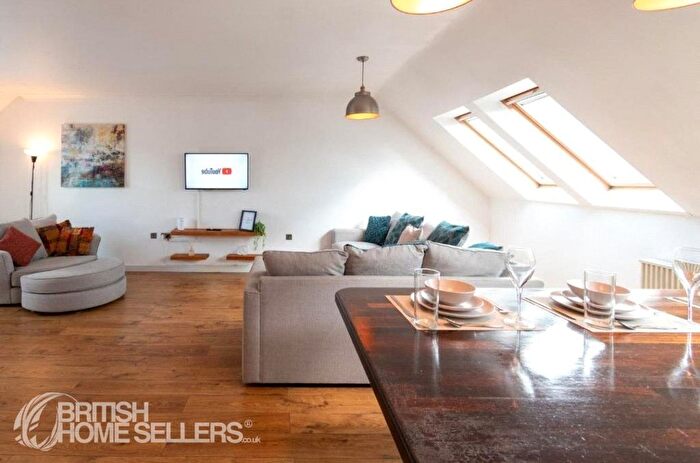 3 Bedroom Flat For Sale In Turlow Court, Leeds, West Yorkshire, LS9