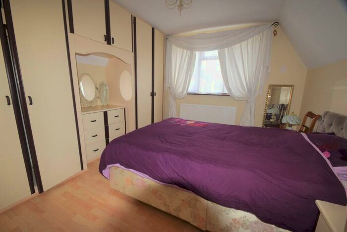 3 Bedroom Chalet For Sale In Norman Close, Wigmore, Gillingham, ME8