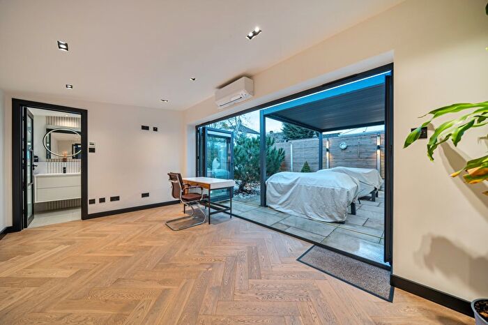 4 Bedroom Semi Detached House To Rent In Treewall Gardens, Bromley, BR1