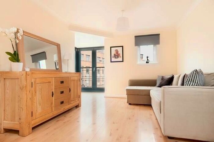 2 Bedroom Flat To Rent In Rennie's Isle, Edinburgh, EH6