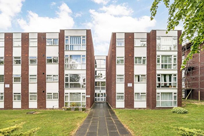 2 Bedroom Flat For Sale In Burnt Ash Hill, London, SE12