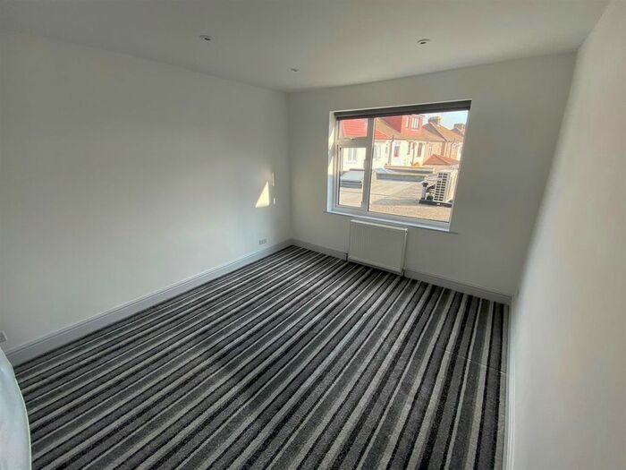 1 Bedroom Flat To Rent In North Street, Hornchurch, RM11
