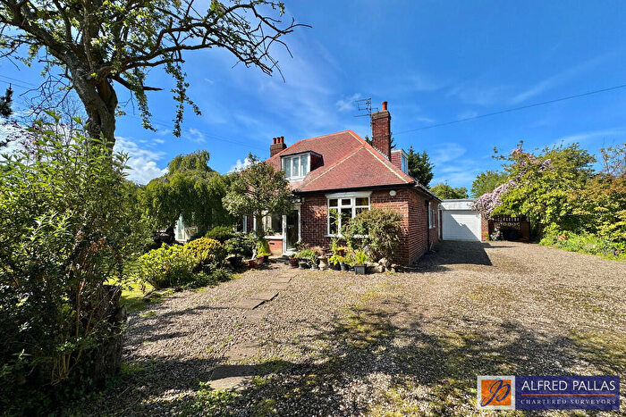 3 Bedroom Detached Bungalow For Sale In Whitburn Road, Cleadon, SR6