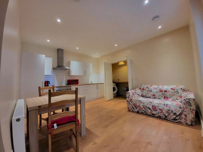 2 Bedroom Semi-Detached House To Rent In Albert Square, Meadowside, Dundee, DD1