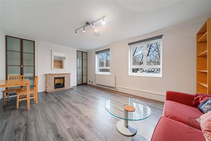 3 Bedroom Apartment To Rent In Abingdon Close, Camden, NW1