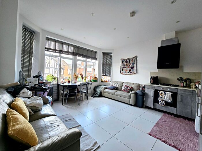 3 Bedroom Flat To Rent In Farnan Road, Streatham, SW16