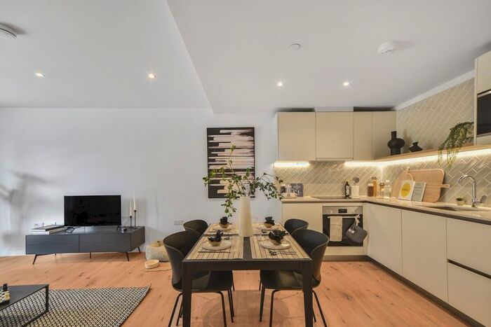 3 Bedroom Flat To Rent In Uncle, Deptford, SE8