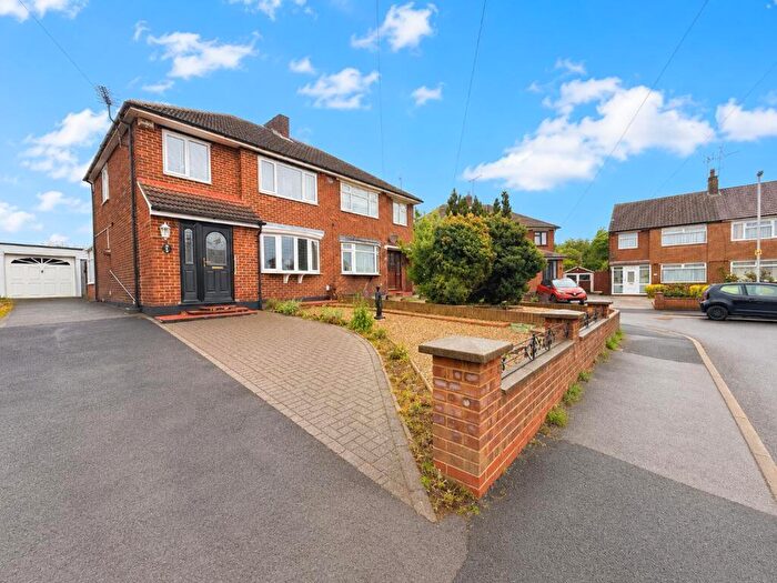 3 Bedroom Semi-Detached House For Sale In The Croft, Luton, LU3