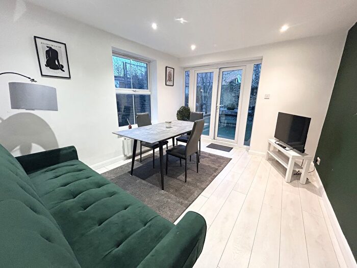 3 Bedroom Flat To Rent In Ashmore Rd, Queen?S Park, W9
