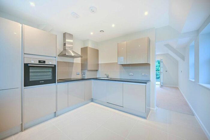 2 Bedroom Flat To Rent In Sutton Court Road, Chiswick, W4