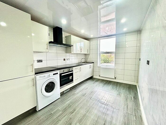 5 Bedroom Flat To Rent In High Road Leyton, Leyton, E10