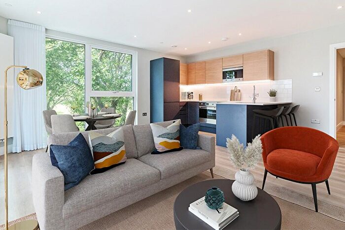 2 Bedroom Apartment To Rent In Grinstead Road, London, SE8