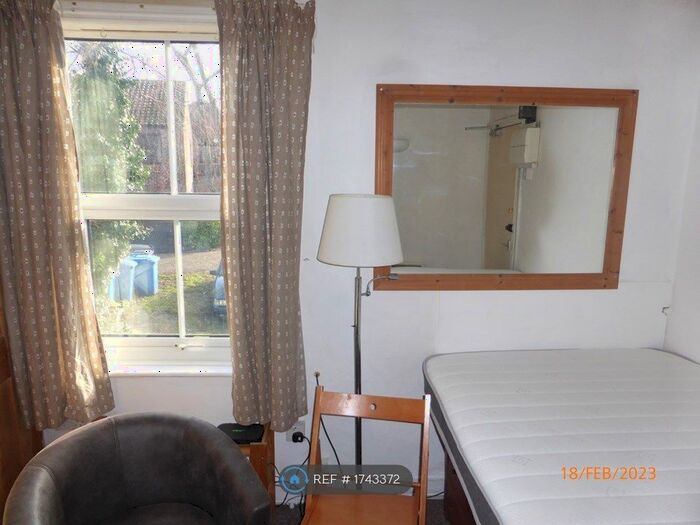 Studio To Rent In Grove Road, Norwich, NR1