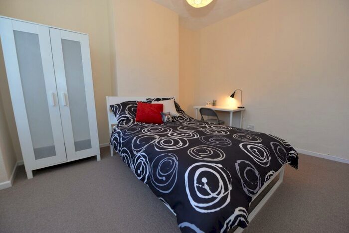 4 Bedroom Terraced House To Rent In Woodside Road, Southampton, SO17