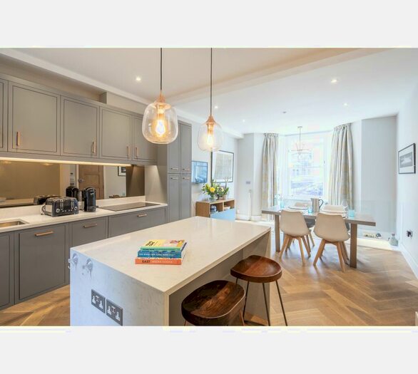 3 Bedroom Maisonette To Rent In Warriner Gardens, London, SW11