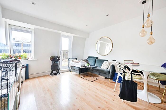 1 Bedroom Flat To Rent In Nevern Square, Earls Court, London, SW5