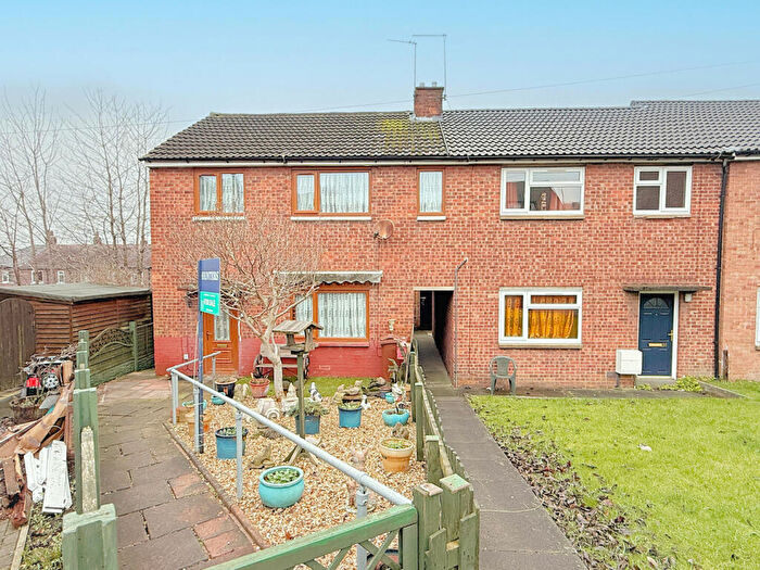3 Bedroom Semi Detached House For Sale In Netherfield Close, Yeadon, Leeds, LS19
