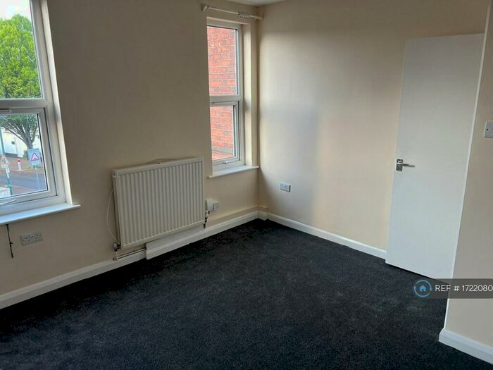 1 Bedroom Flat To Rent In Colwick Road, Nottingham, NG2