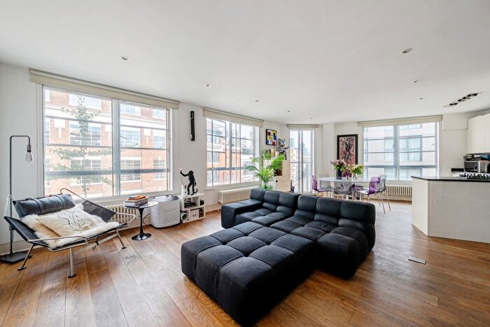 1 Bedroom Flat For Sale In Goswell Road, Clerkenwell, London, EC1V
