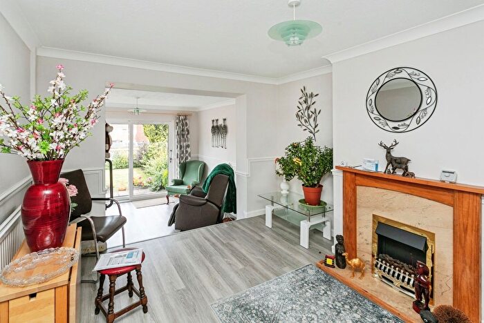 2 Bedroom Bungalow For Sale In Westfield Avenue, Deanshanger, Milton Keynes, Northamptonshire, MK19