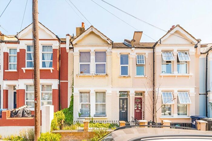 2 Bedroom Flat For Sale In Berrymead Gardens, Acton, W3