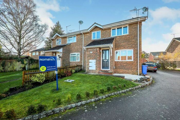 2 Bedroom End Of Terrace House To Rent In Ryves Avenue, Yateley GU46