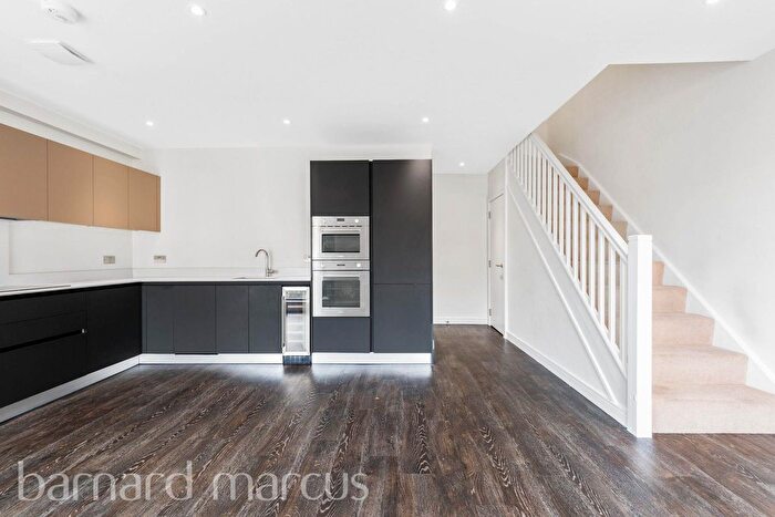 4 Bedroom Flat To Rent In Grafton Quarter, Croydon, CR0