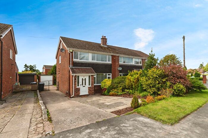 3 Bedroom Semi-Detached House For Sale In Langdale Road, Leyland, Lancashire, PR25