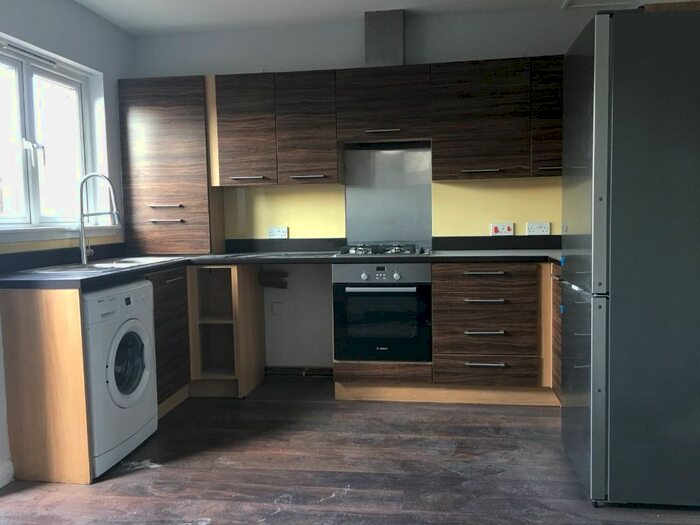 3 Bedroom Terraced House To Rent In Trondheim Parkway West, Dunfermline, Fife, KY11