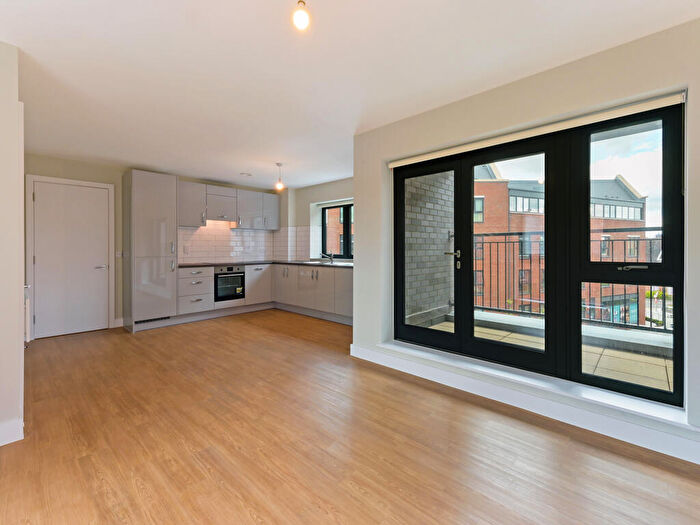 3 Bedroom Apartment To Rent In Weavers Yard, Newbury Newbury, RG14