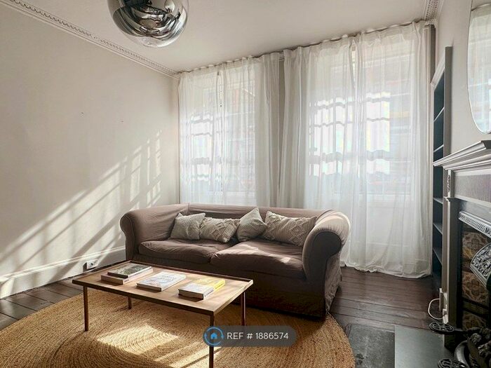 2 Bedroom Flat To Rent In St. Stephen Street, Edinburgh, EH3