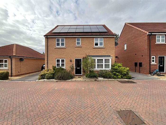 4 Bedroom Detached House For Sale In Fenton Drive, West Ayton, YO13