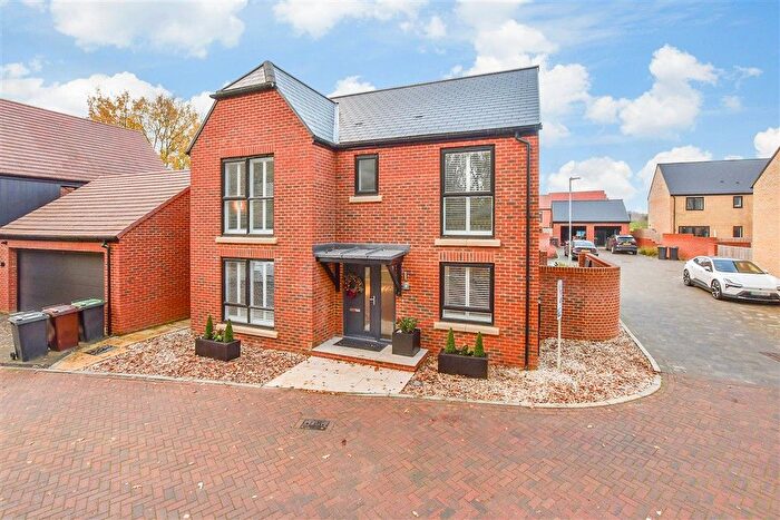 4 Bedroom Detached House For Sale In Merlyn Drive, Kings Hill, West Malling, Kent, ME19