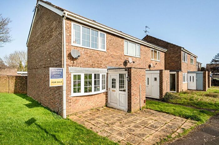 2 Bedroom End Of Terrace House For Sale In Larksfield, Covingham, Swindon, SN3