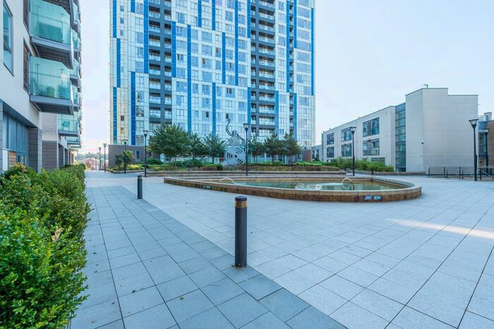 2 Bedroom Flat To Rent In K D Tower, Cotterells, Hemel Hempstead, Hertfordshire, HP1