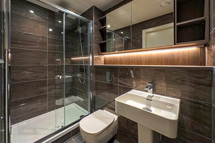 2 Bedroom Apartment To Rent In The Blade, M15