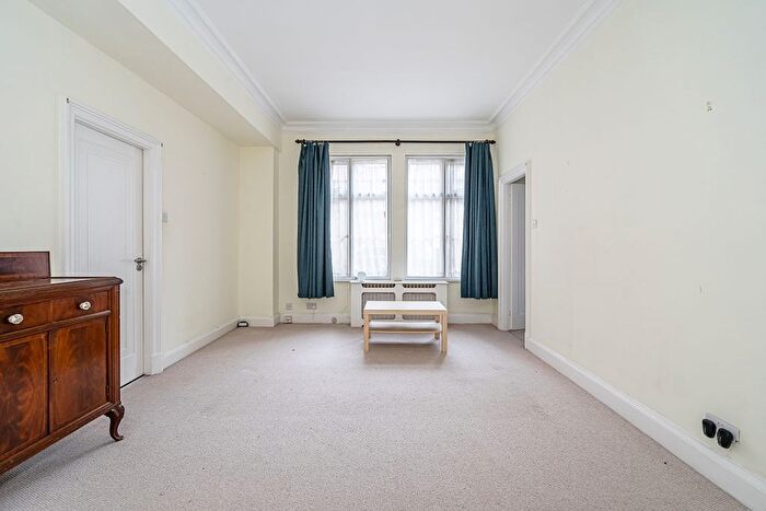 1 Bedroom Flat To Rent In Hallam Street, London, W1W