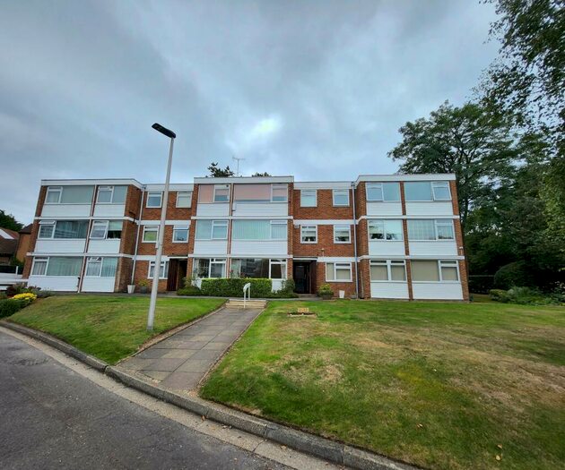 2 Bedroom Flat To Rent In The Albany, Sunset Ave, Woodford Green, IG8