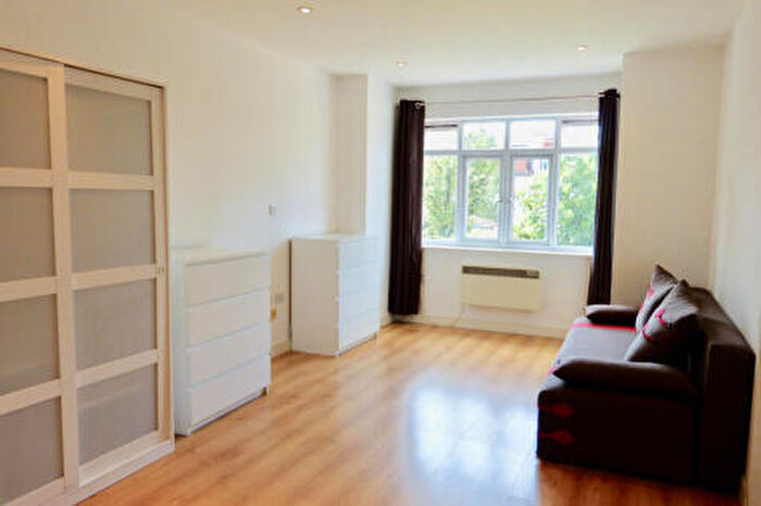 1 Bedroom Flat To Rent In Simon Court, NW4